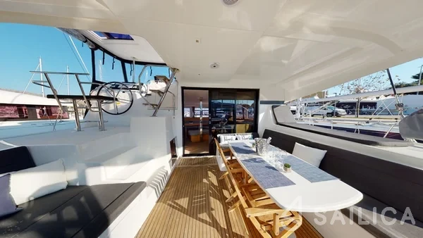 Lagoon 42 - Yacht Charter Sailica