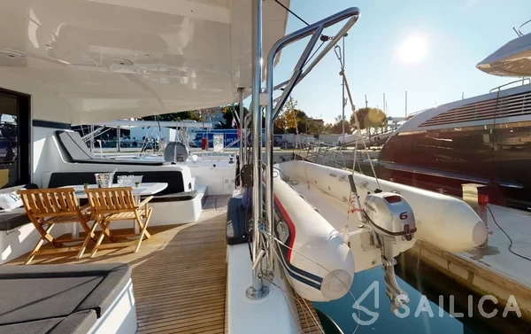 Lagoon 42 - Yacht Charter Sailica