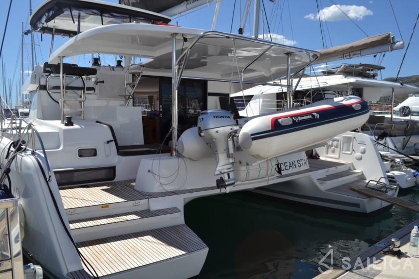 Lagoon 42 - Yacht Charter Sailica