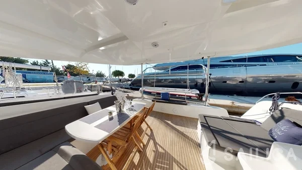 Lagoon 42 - Yacht Charter Sailica