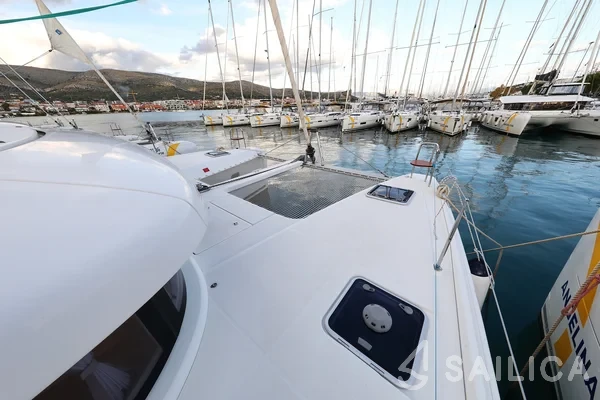 Lagoon 42 - Yacht Charter Sailica
