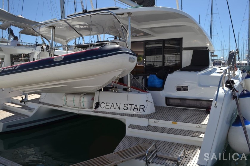 Lagoon 42 - Yacht Charter Sailica