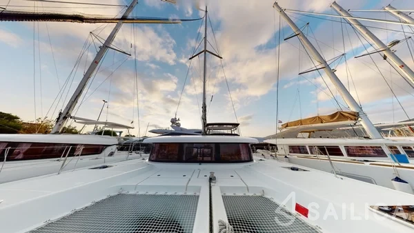 Lagoon 42 - Yacht Charter Sailica