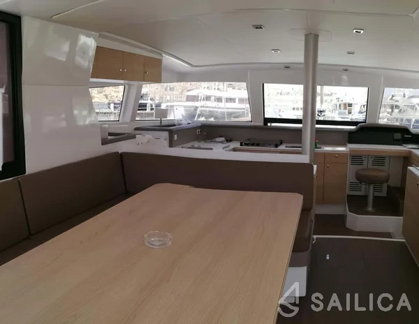 Bali 4.1 - Yacht Charter Sailica