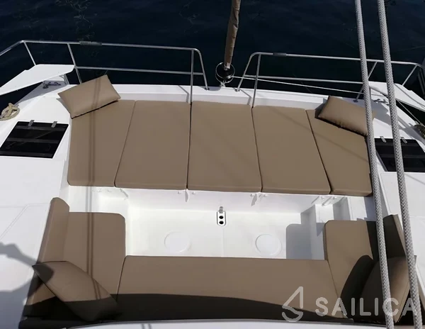 Bali 4.1 - Yacht Charter Sailica