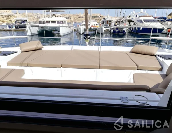 Bali 4.1 - Yacht Charter Sailica