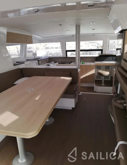 Bali 4.1 - Yacht Charter Sailica