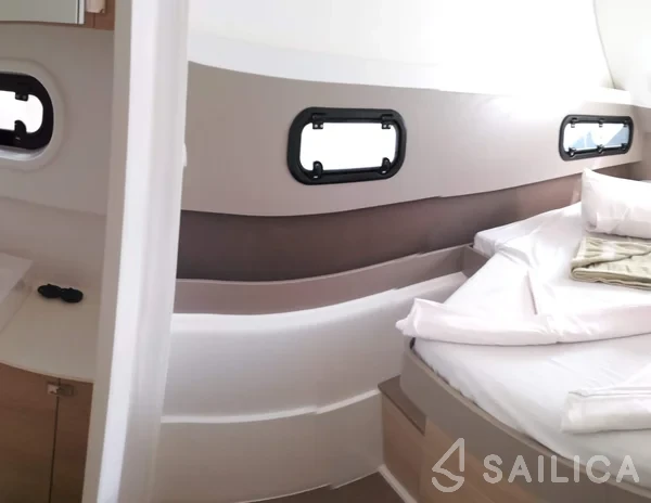 Bali 4.1 - Yacht Charter Sailica