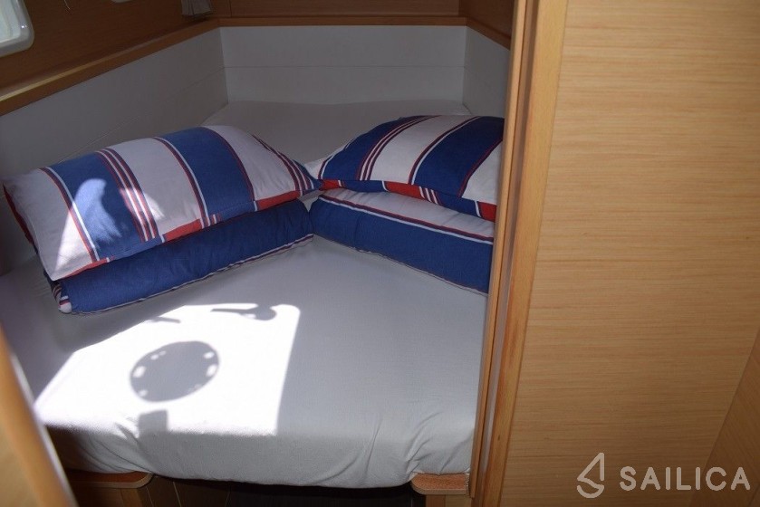 Lagoon 400 S2 - Yacht Charter Sailica