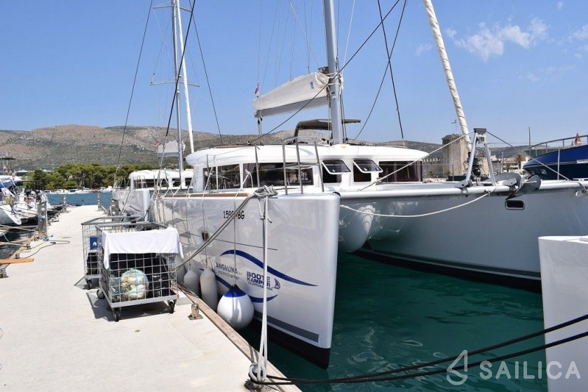 Lagoon 400 S2 - Yacht Charter Sailica