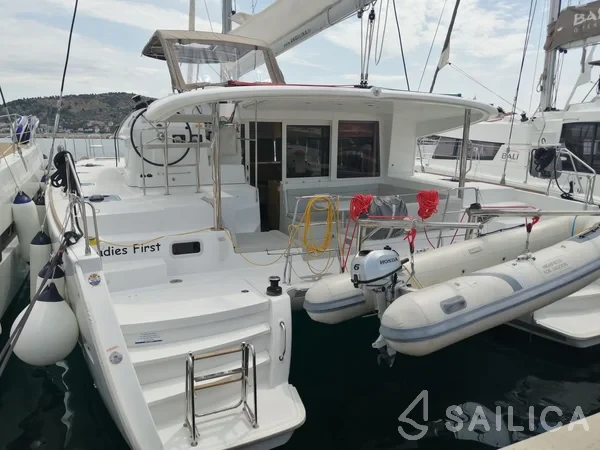 Lagoon 400 S2 - Yacht Charter Sailica