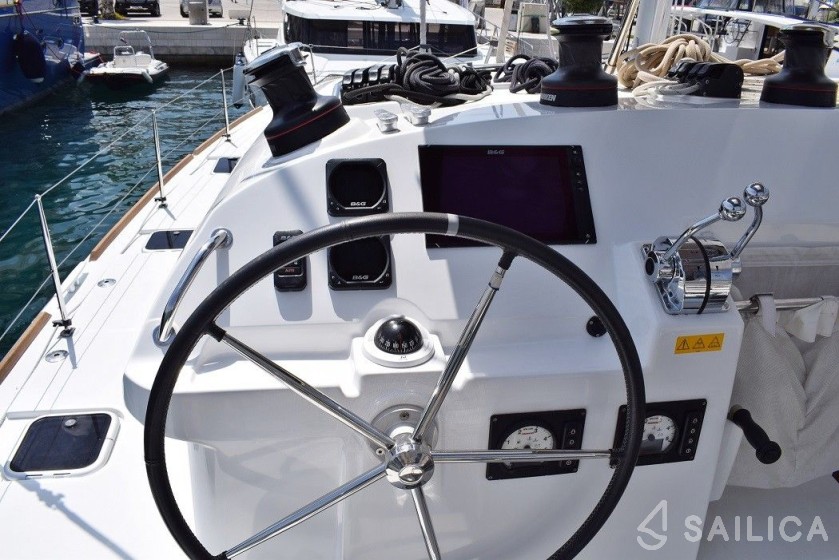 Lagoon 400 S2 - Yacht Charter Sailica