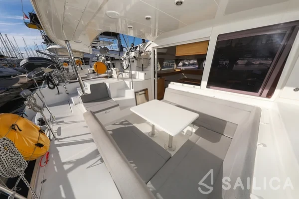 Lagoon 400 S2 - Yacht Charter Sailica