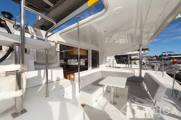 Lagoon 400 S2 - Yacht Charter Sailica