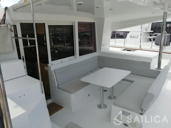 Lagoon 400 S2 - Yacht Charter Sailica