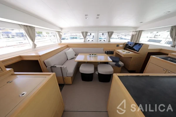 Lagoon 400 S2 - Yacht Charter Sailica