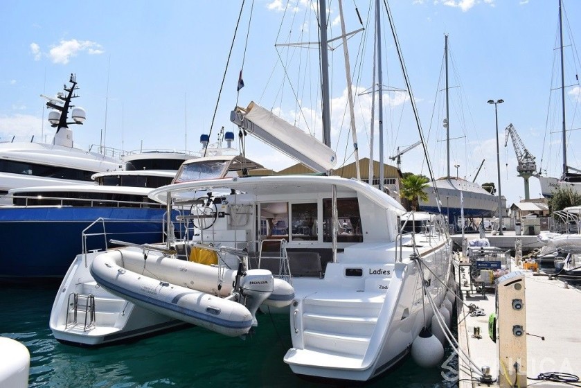 Lagoon 400 S2 - Yacht Charter Sailica