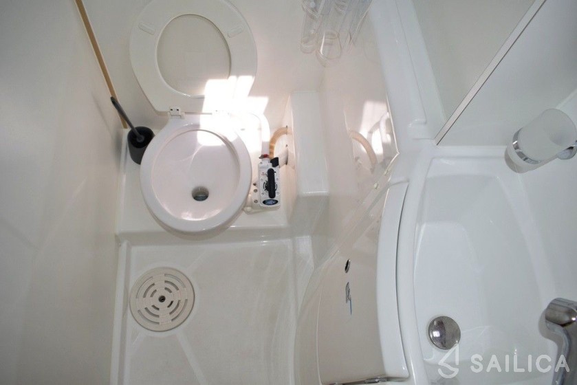 Lagoon 400 S2 - Yacht Charter Sailica
