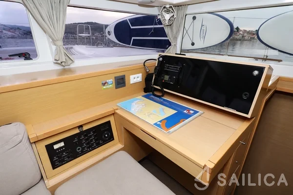 Lagoon 400 S2 - Yacht Charter Sailica