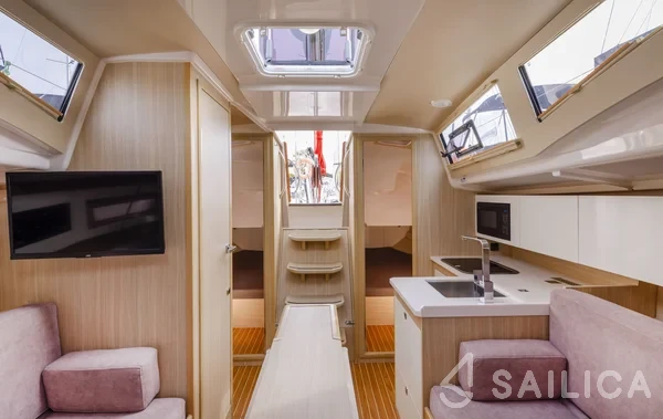 Maxus 34 - Yacht Charter Sailica