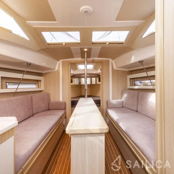 Maxus 34 - Yacht Charter Sailica
