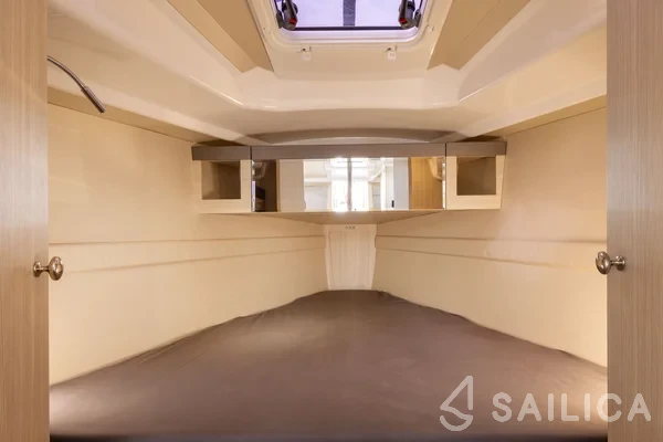 Maxus 34 - Yacht Charter Sailica