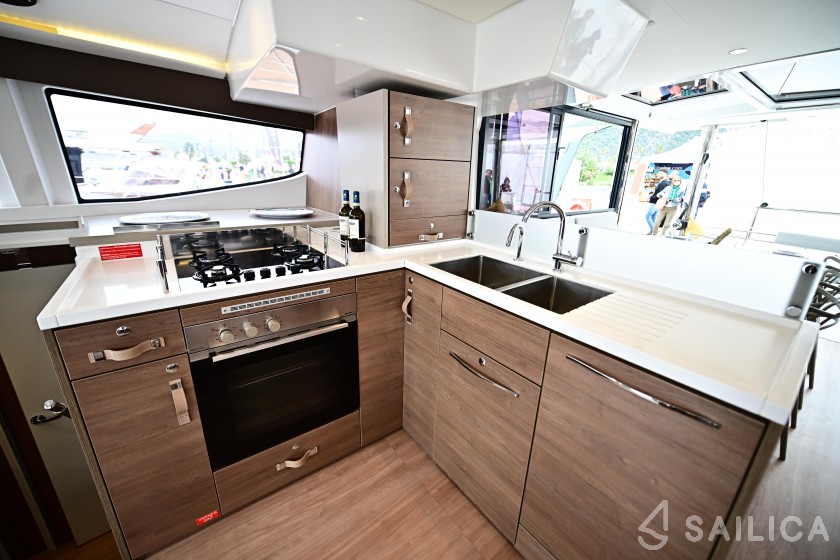 Bali 4.8  - Yacht Charter Sailica