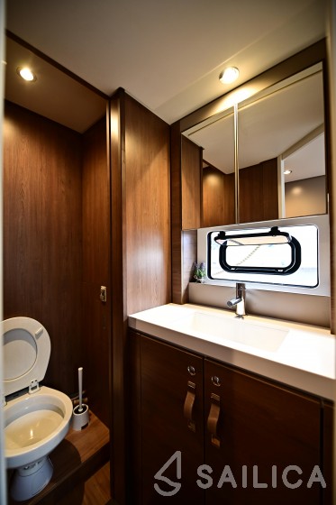 Bali 4.8  - Yacht Charter Sailica
