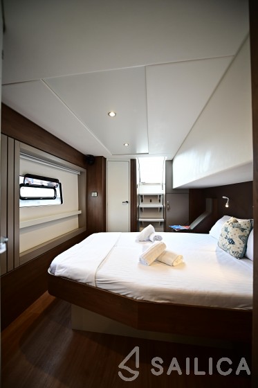 Bali 4.8  - Yacht Charter Sailica