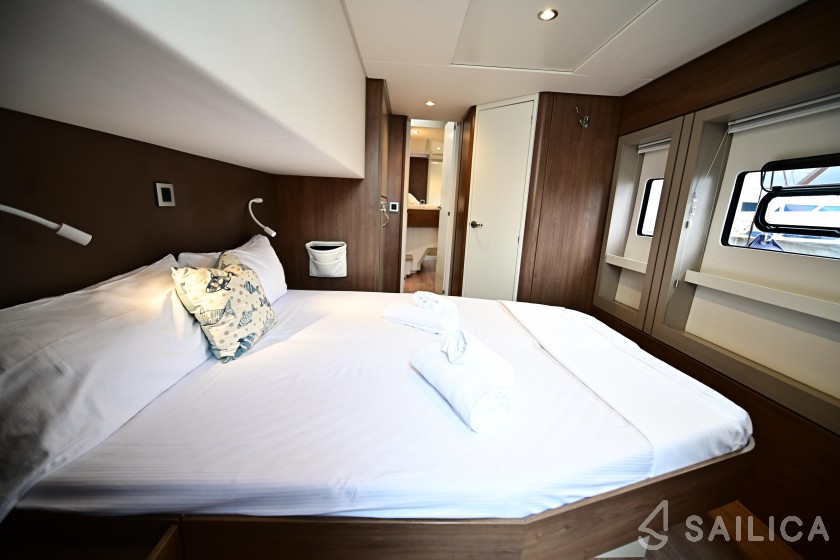 Bali 4.8  - Yacht Charter Sailica