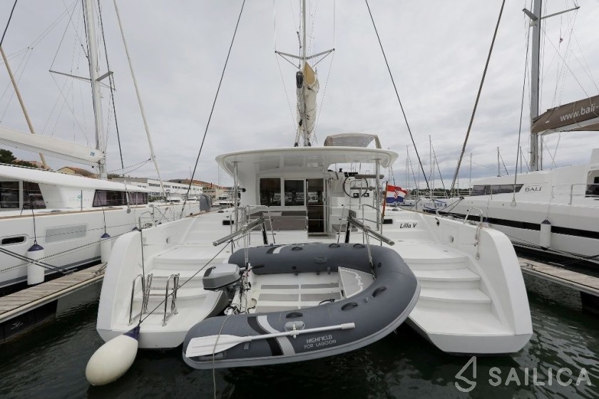 Lagoon 39 - Yacht Charter Sailica