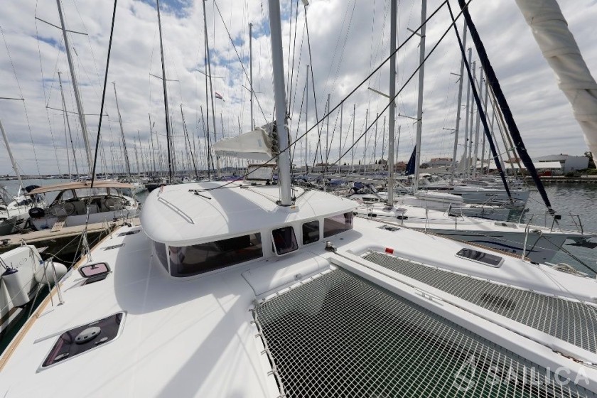 Lagoon 400 S2 - Yacht Charter Sailica
