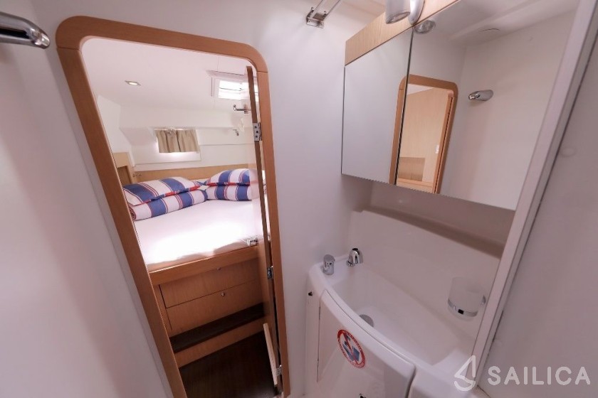 Lagoon 400 S2 - Yacht Charter Sailica