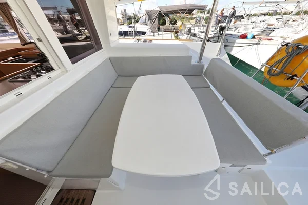 Lagoon 400 S2 - Yacht Charter Sailica