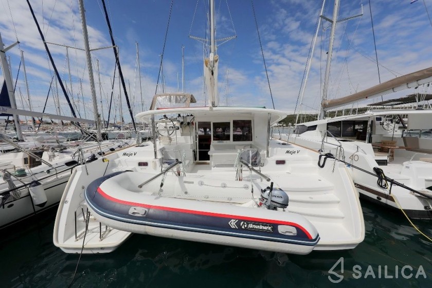 Lagoon 400 S2 - Yacht Charter Sailica