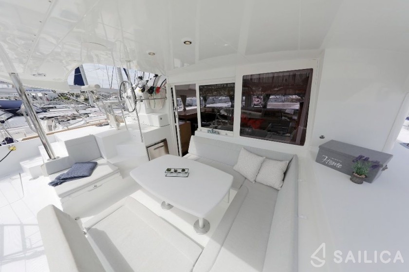 Lagoon 400 S2 - Yacht Charter Sailica