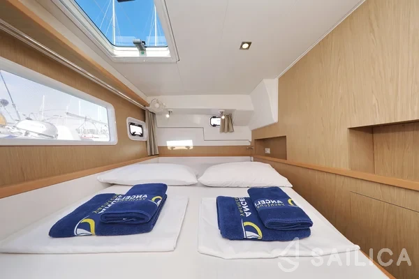 Lagoon 400 S2 - Yacht Charter Sailica