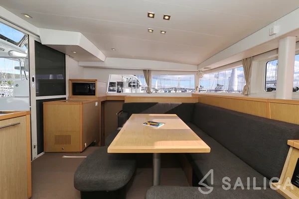 Lagoon 400 S2 - Yacht Charter Sailica