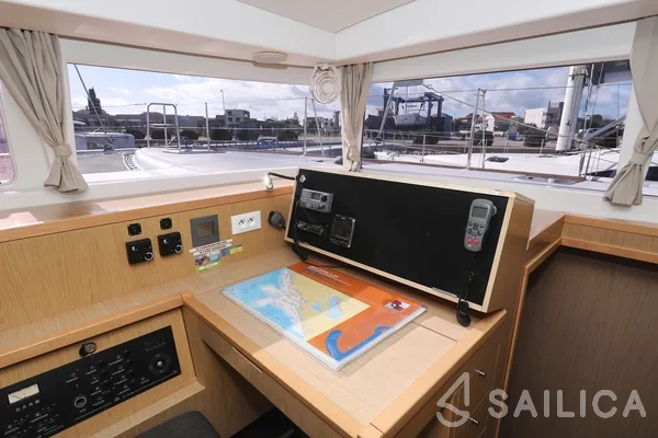 Lagoon 400 S2 - Yacht Charter Sailica