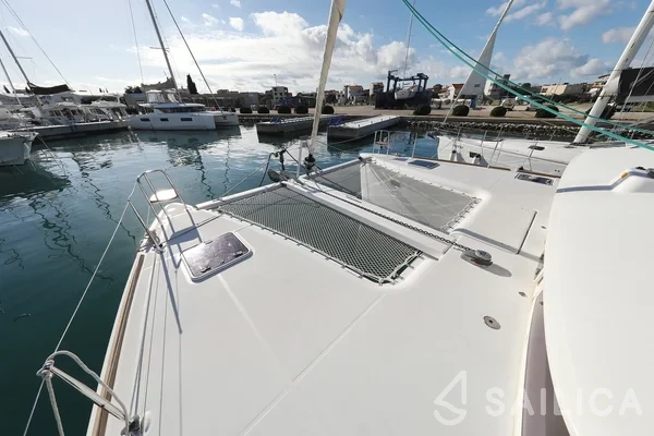Lagoon 400 S2 - Yacht Charter Sailica