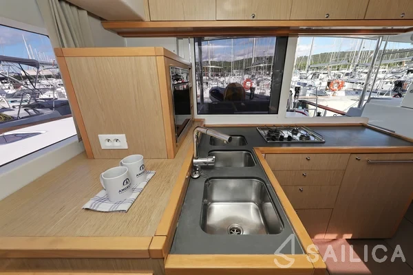 Lagoon 400 S2 - Yacht Charter Sailica