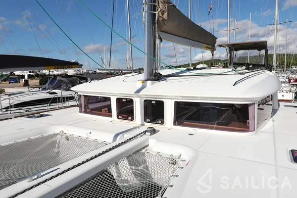 Lagoon 400 S2 - Yacht Charter Sailica