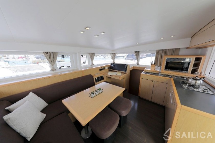 Lagoon 400 S2 - Yacht Charter Sailica