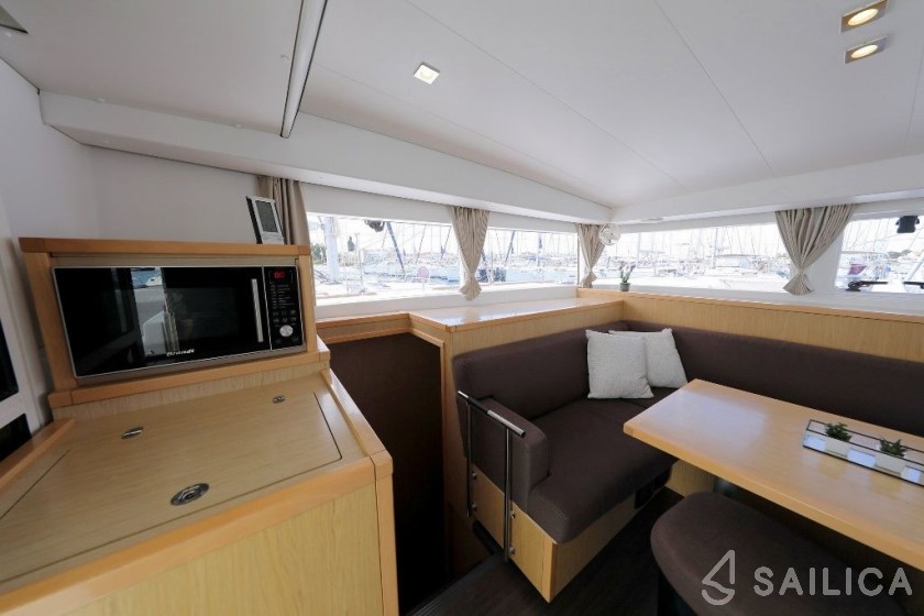 Lagoon 400 S2 - Yacht Charter Sailica