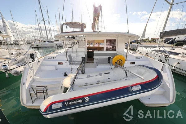 Lagoon 400 S2 - Yacht Charter Sailica