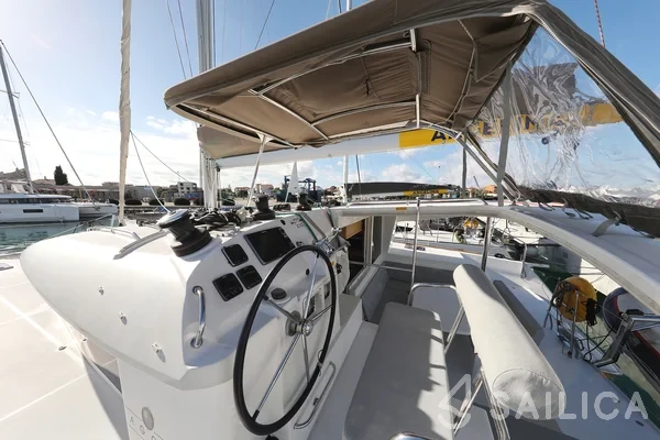Lagoon 400 S2 - Yacht Charter Sailica