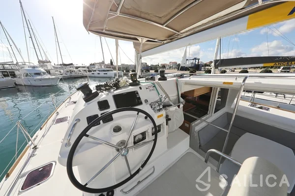 Lagoon 400 S2 - Yacht Charter Sailica