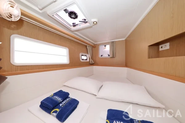 Lagoon 400 S2 - Yacht Charter Sailica
