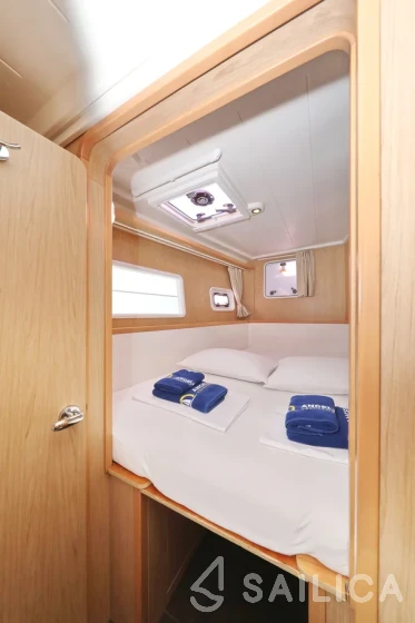 Lagoon 400 S2 - Yacht Charter Sailica