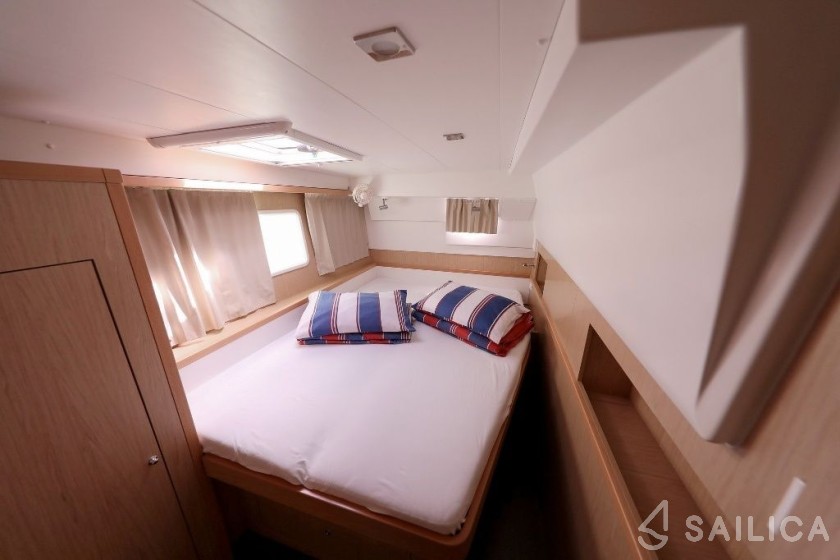 Lagoon 400 S2 - Yacht Charter Sailica